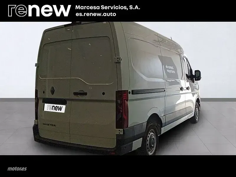 Usado Renault Master 130 CV (95 kW) 2025 Blanco Monovolumen