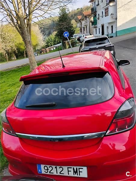 Usado Opel Astra GTC Sport 150 CV (110 kW) 2007 Rojo Berlina