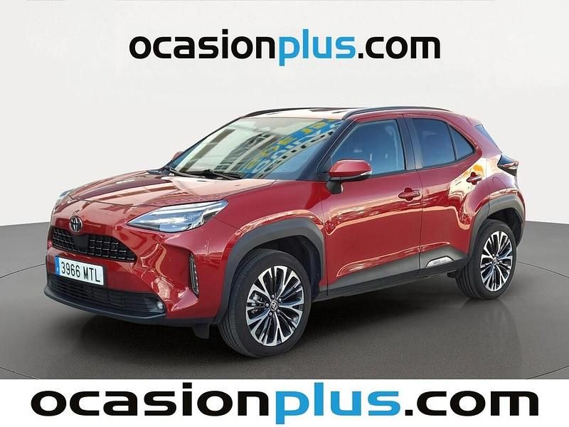 Usado Toyota Yaris 116 CV (85 kW) 2024 Rojo Utilitario