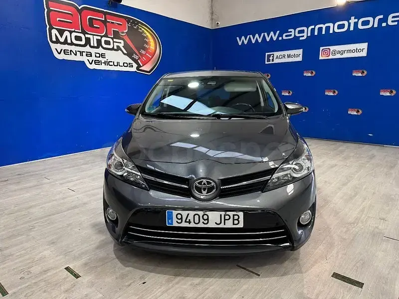Käytetty Toyota Verso Advance 132 HP (97 kW) 2016 Harmaa Tila-auto