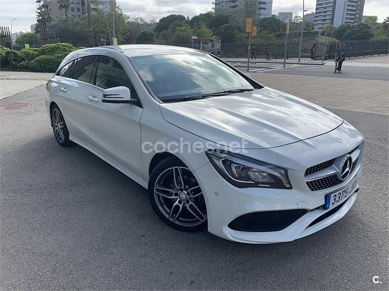 Usado Mercedes CLA200 Shooting Brake AMG line 136 CV (100 kW) 2016 Blanco Familiar