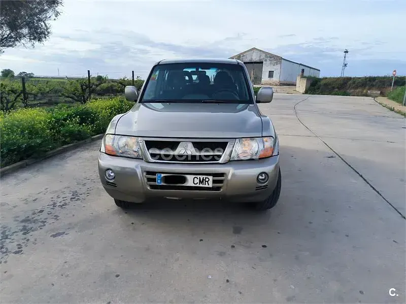Usado Mitsubishi Montero 160 CV (117 kW) 2003 Beige SUV