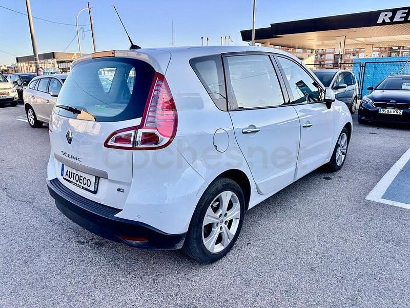 Usado Renault Scénic III Dynamique 130 CV (95 kW) 2012 Blanco Monovolumen