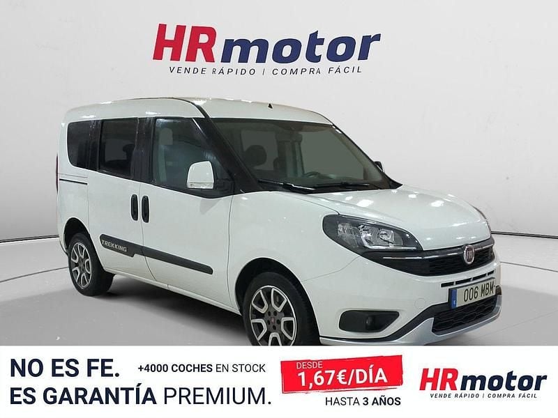 Usado Fiat Doblò Trekking 120 CV (88 kW) 2022 Blanco Monovolumen