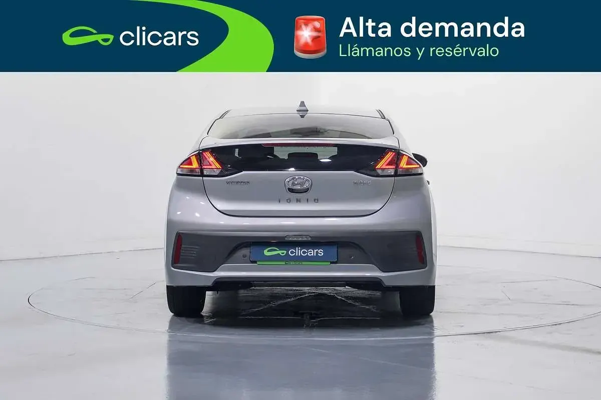 Usado Hyundai Ioniq 105 CV (77 kW) 2020 Plateado Utilitario
