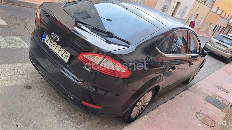 Usado Ford Mondeo Ghia 140 CV (102 kW) 2008 Negro Berlina