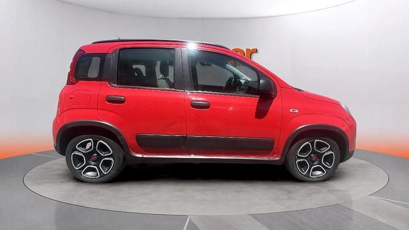 Usado Fiat Panda 71 CV (52 kW) 2022 Rojo Utilitario