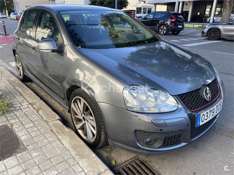 Usado VW Golf IV Highline 115 CV (84 kW) 2005 Gris / plata Berlina