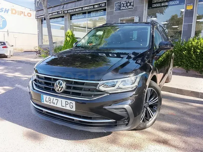 Usado VW Tiguan Life 150 CV (110 kW) 2021 Negro SUV