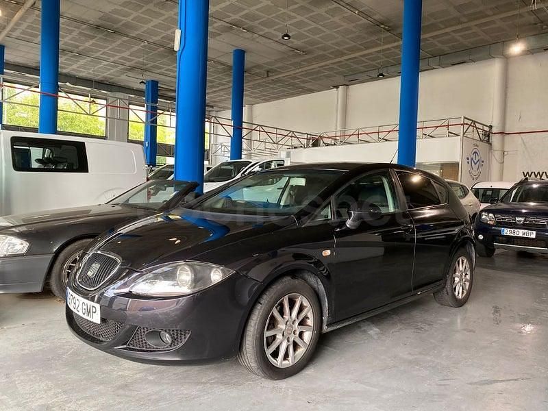 Usado Seat Leon Sport 105 CV (77 kW) 2009 Negro Utilitario