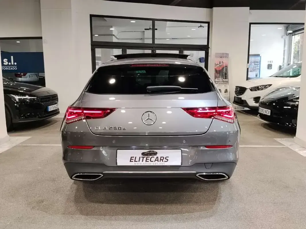 Usado Mercedes CLA250e Shooting Brake 218 CV (160 kW) 2021 Gris Familiar