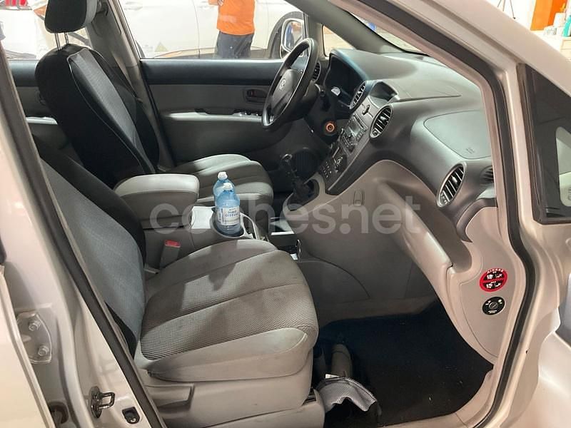 Usado Kia Carens Active 140 CV (102 kW) 2009 Gris / plata Monovolumen