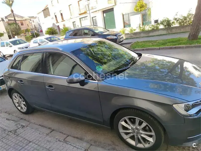 Usado Audi A3 Attraction 150 CV (110 kW) 2016 Gris / plata Berlina