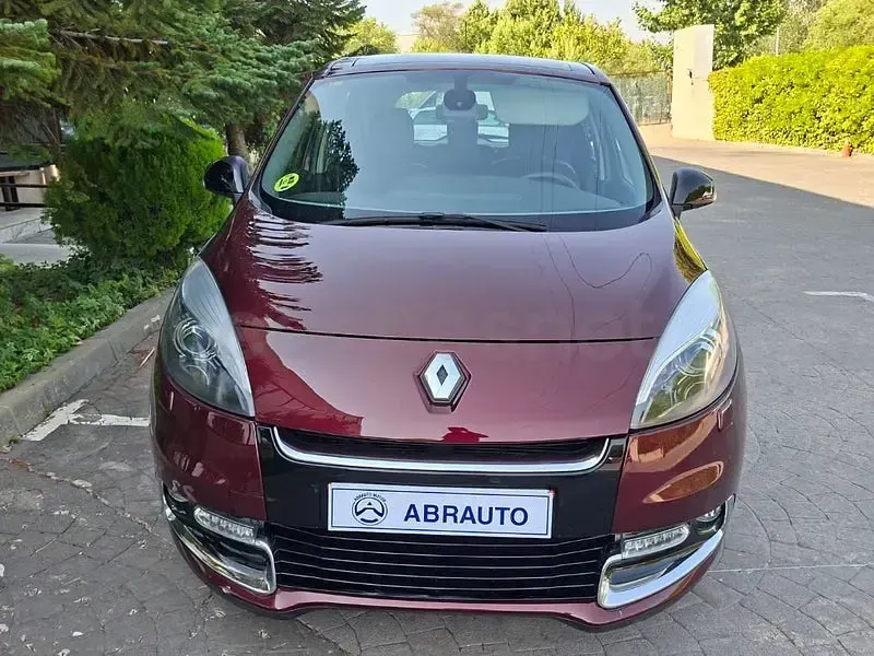 Usado Renault Scénic III Dynamique 130 CV (95 kW) 2012 Granate Monovolumen