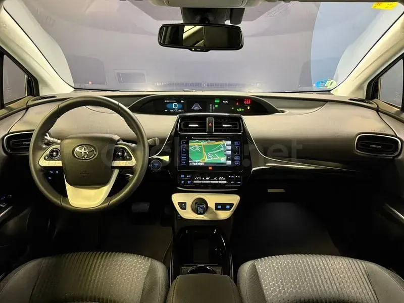 Usado Toyota Prius 122 CV (89 kW) 2018 Negro Utilitario