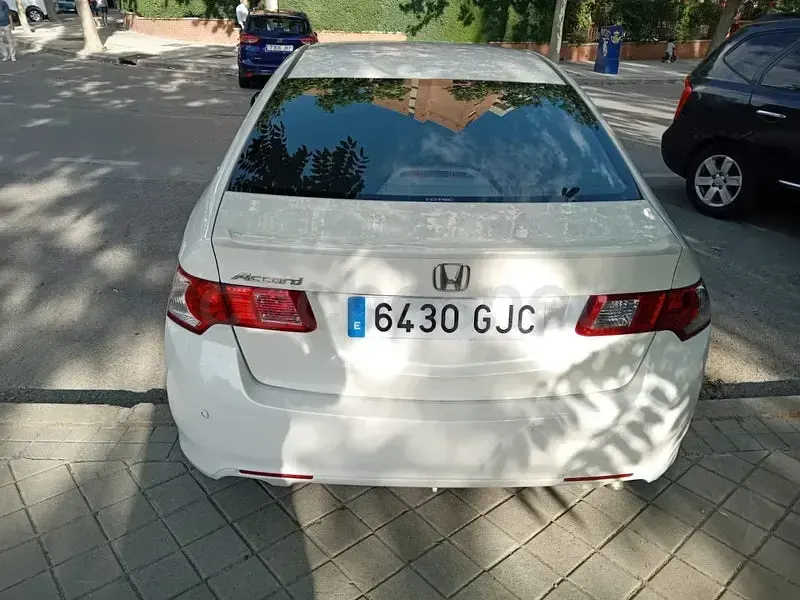 Usado Honda Accord Sport 140 CV (102 kW) 2008 Blanco Familiar