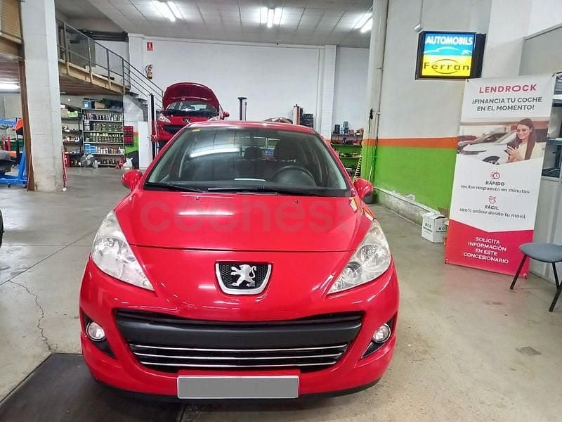 Usado Peugeot 207 75 CV (55 kW) 2010 Rojo Berlina