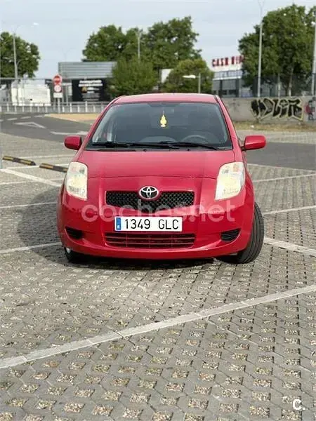 Usado Toyota Yaris 90 CV (66 kW) 2009 Rojo Utilitario