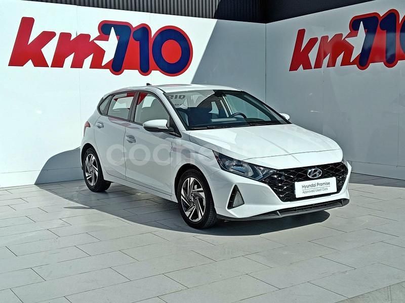 Blanco Usado 2023 Hyundai i20 Berlina | 15.900 € (Precio justo) - Imagen 1/4