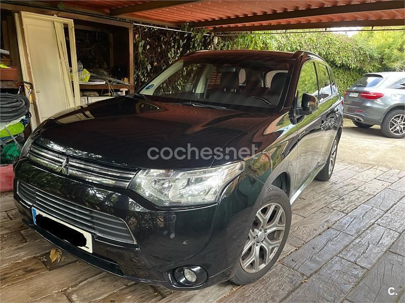 Usado Mitsubishi Outlander P-HEV 203 CV (149 kW) 2014 Negro SUV