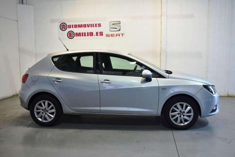 Usado Seat Ibiza Style 105 CV (77 kW) 2014 Plateado Utilitario