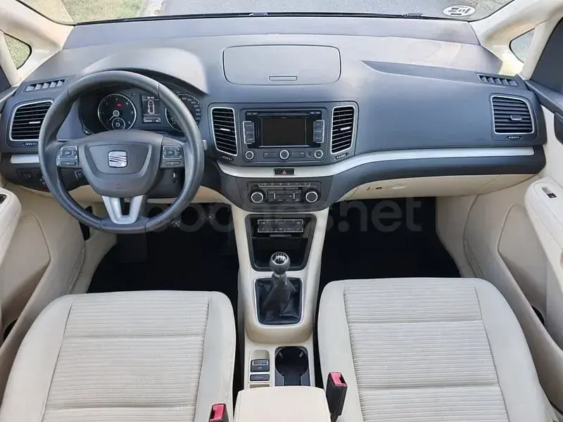 Usado Seat Alhambra Style 140 CV (102 kW) 2011 Beige Monovolumen