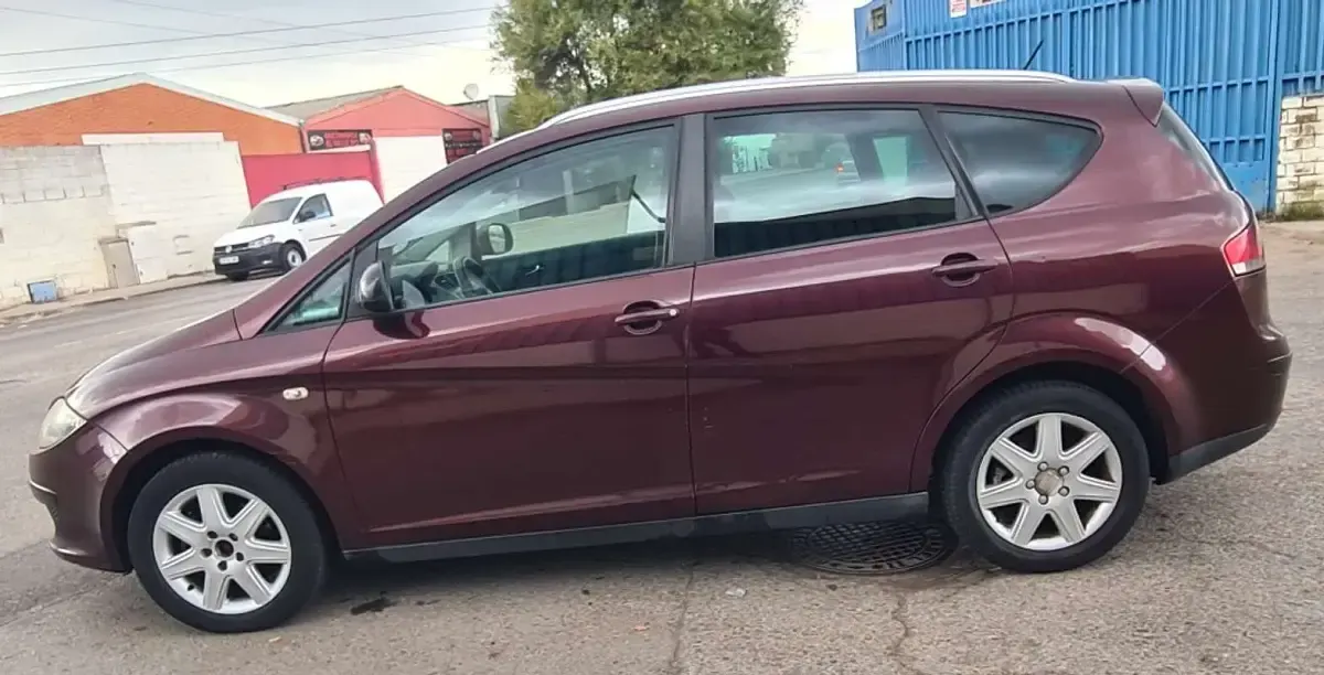 Usado Seat Altea XL 105 CV (77 kW) 2008 Burdeos Monovolumen