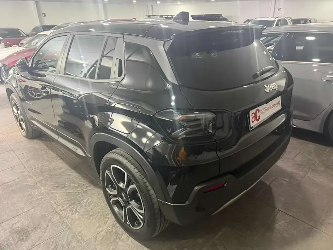 Usado Jeep Avenger Summit 101 CV (74 kW) 2025 Negro SUV