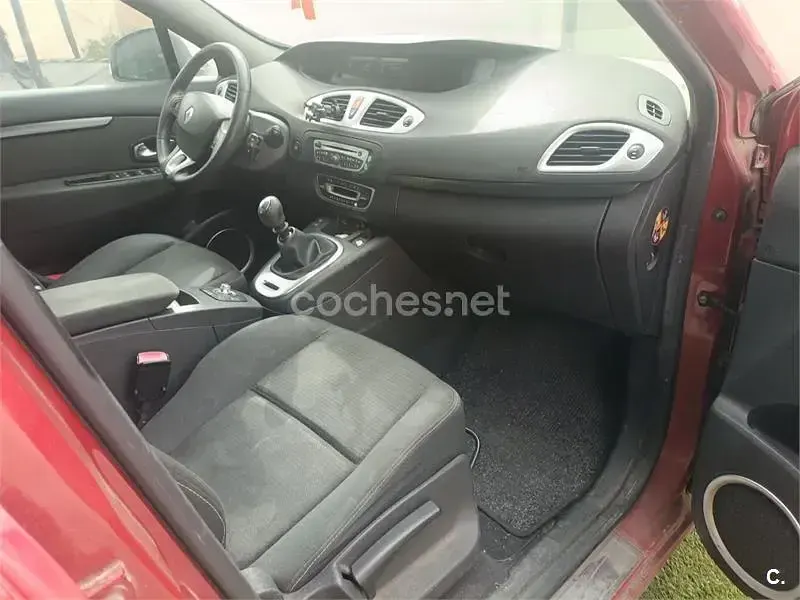 Usado Renault Grand Scénic II Dynamique 130 CV (95 kW) 2009 Granate Monovolumen