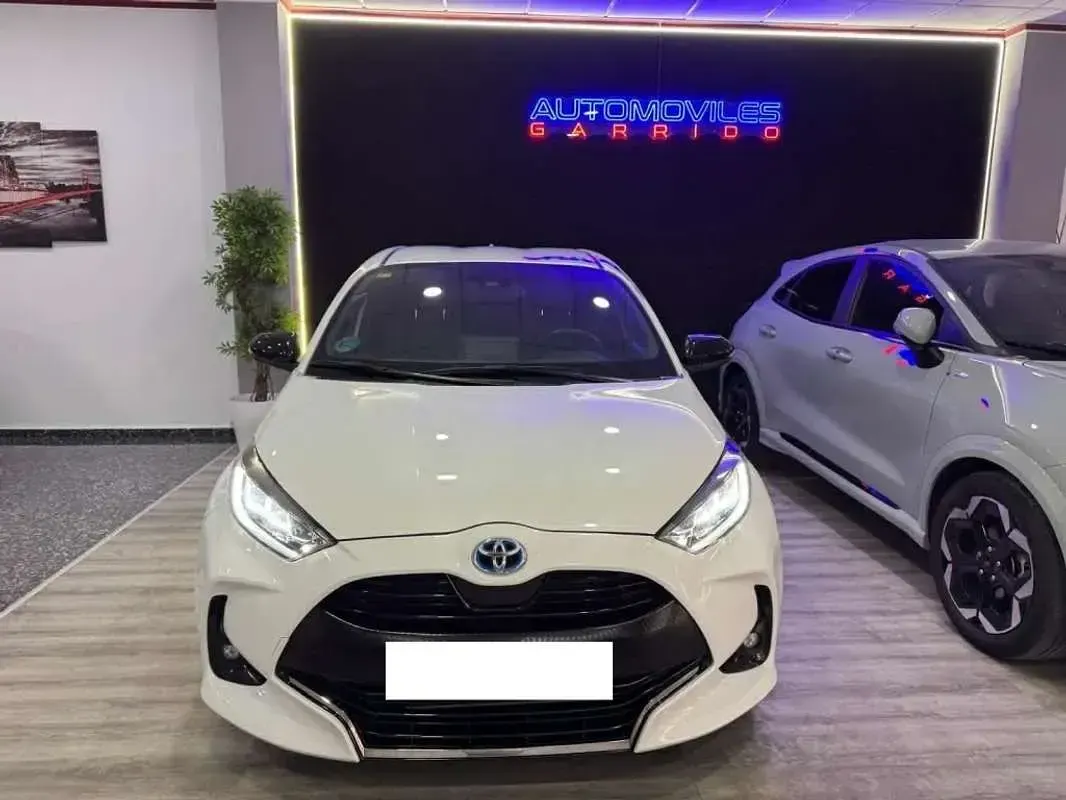 Usado Toyota Yaris Style 116 CV (85 kW) 2020 Blanco Utilitario