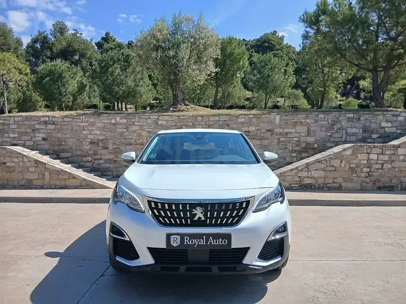 Usado Peugeot 3008 Active 130 CV (95 kW) 2019 Blanco SUV