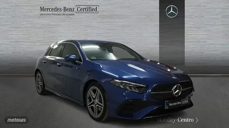 Usado Mercedes A180 115 CV (84 kW) 2024 Azul Berlina