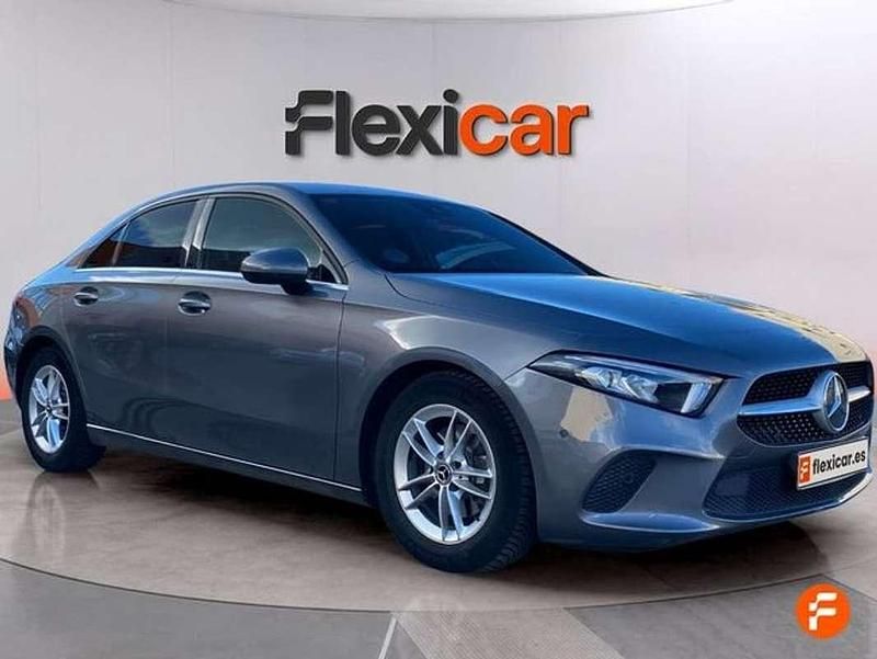 Usado Mercedes A180 116 CV (85 kW) 2019 Gris Berlina