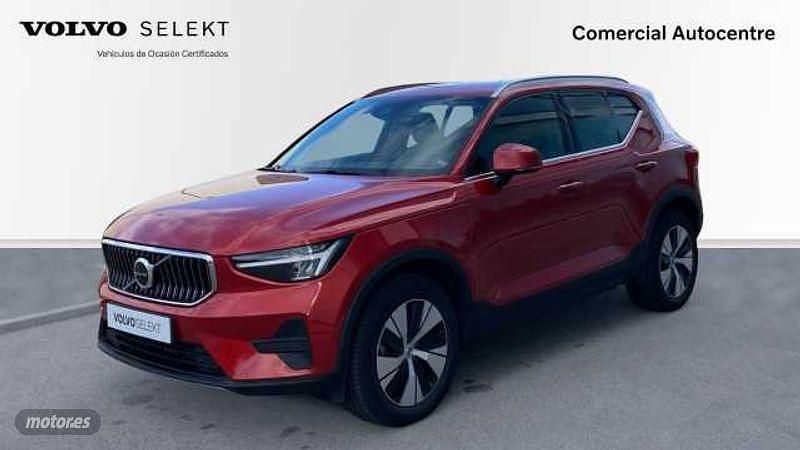 Rojo Usado 2023 Volvo XC40 Core SUV | 38.400 € (Caro) - Imagen 1/4