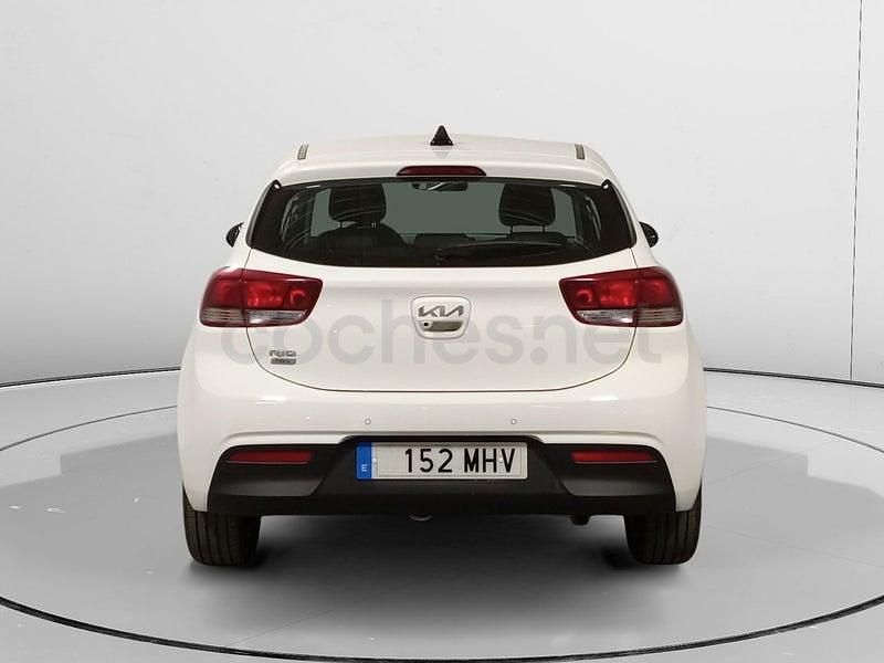 Usado Kia Rio 100 CV (73 kW) 2023 Blanco Berlina
