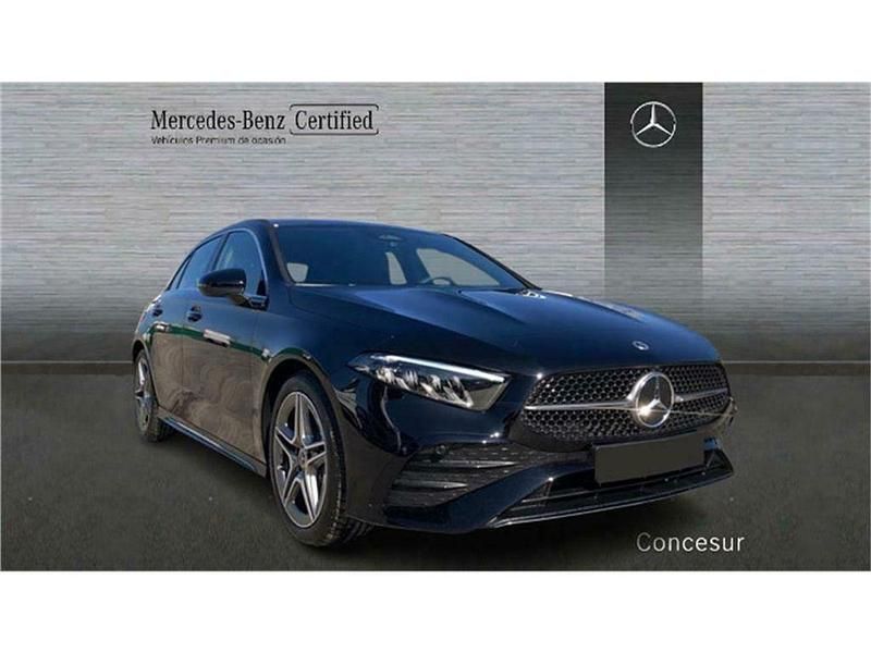 Usado Mercedes A180 AMG line 136 CV (100 kW) 2024 Negro Berlina