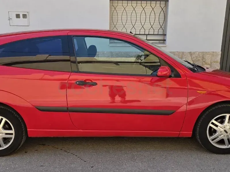 Usado Ford Focus Trend 115 CV (84 kW) 2001 Rojo Berlina