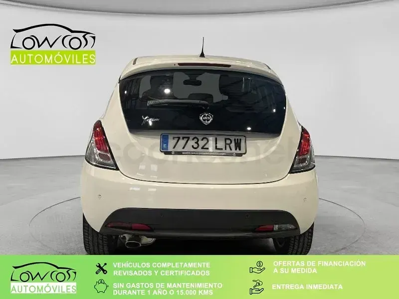 Usado Lancia Ypsilon Gold 69 CV (50 kW) 2013 Blanco Utilitario
