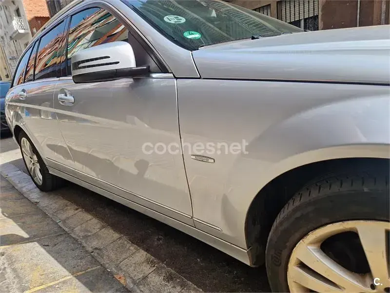 Usado Mercedes 200 75 CV (55 kW) 1993 Gris / plata Familiar