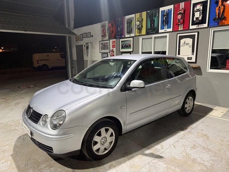Usado VW Polo Trendline 75 CV (55 kW) 2002 Gris / plata Berlina