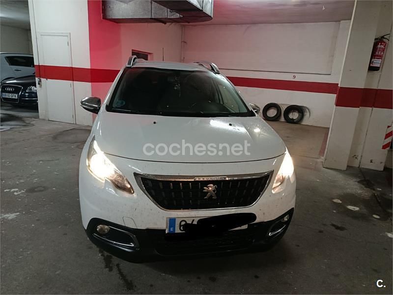 Usado Peugeot 2008 Signature Sky 100 CV (73 kW) 2019 Blanco SUV