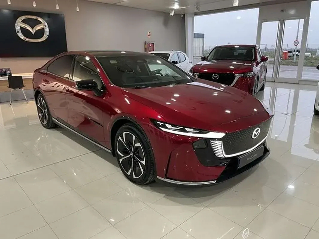 Usado Mazda 6e Takumi-Line 180 kW (245 CV) 2025 Rojo Berlina