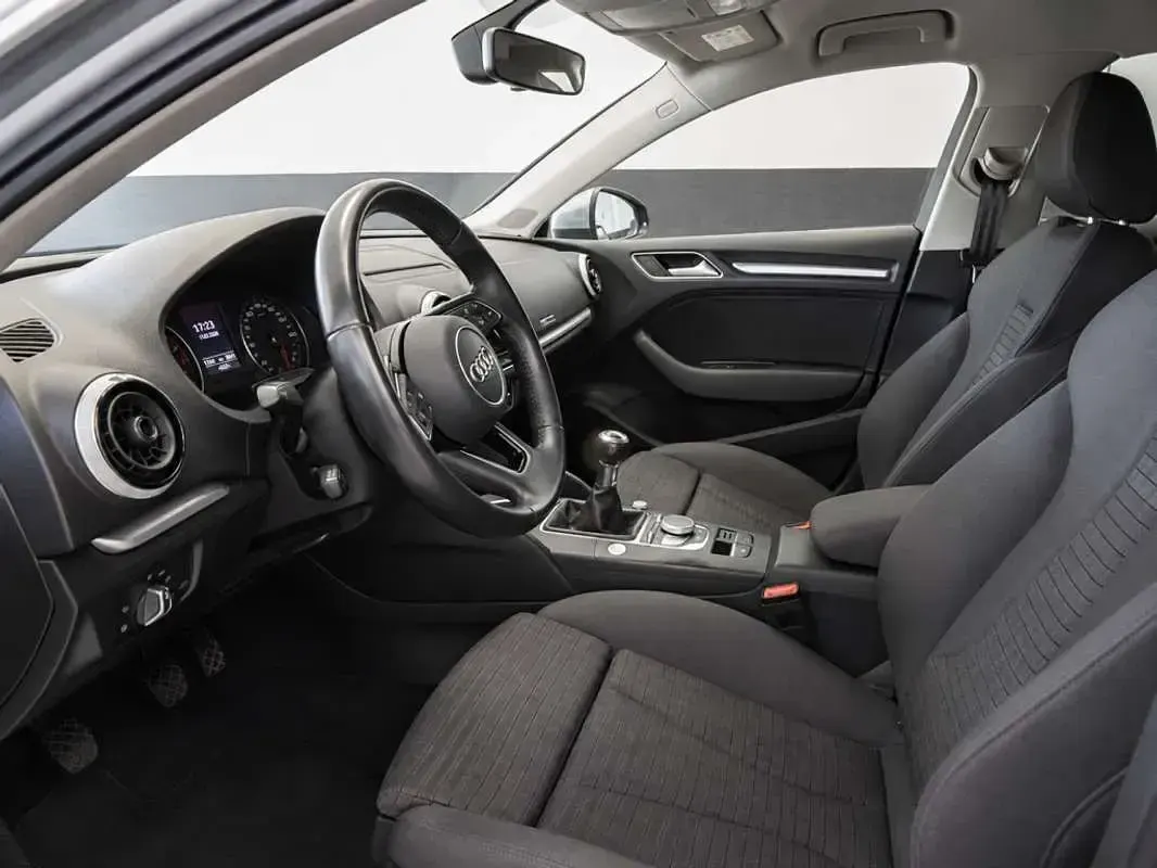 Usado Audi A3 Sportback Premium 116 CV (85 kW) 2017 Gris Utilitario