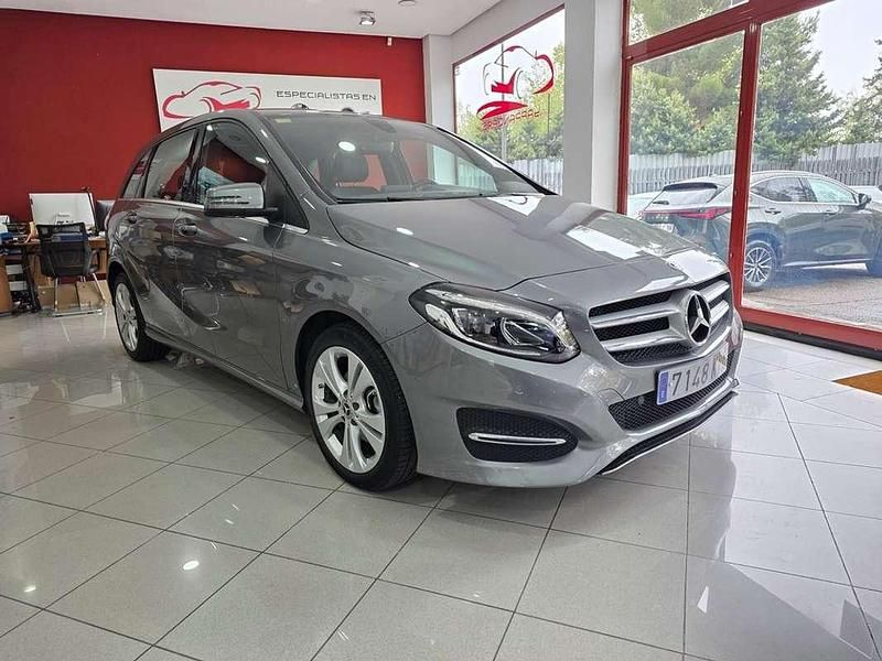 Usado Mercedes B200 139 CV (102 kW) 2019 Gris Monovolumen