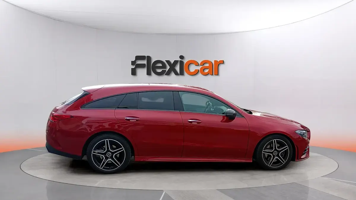 Usado Mercedes CLA220 Shooting Brake 190 CV (139 kW) 2023 Granate Familiar