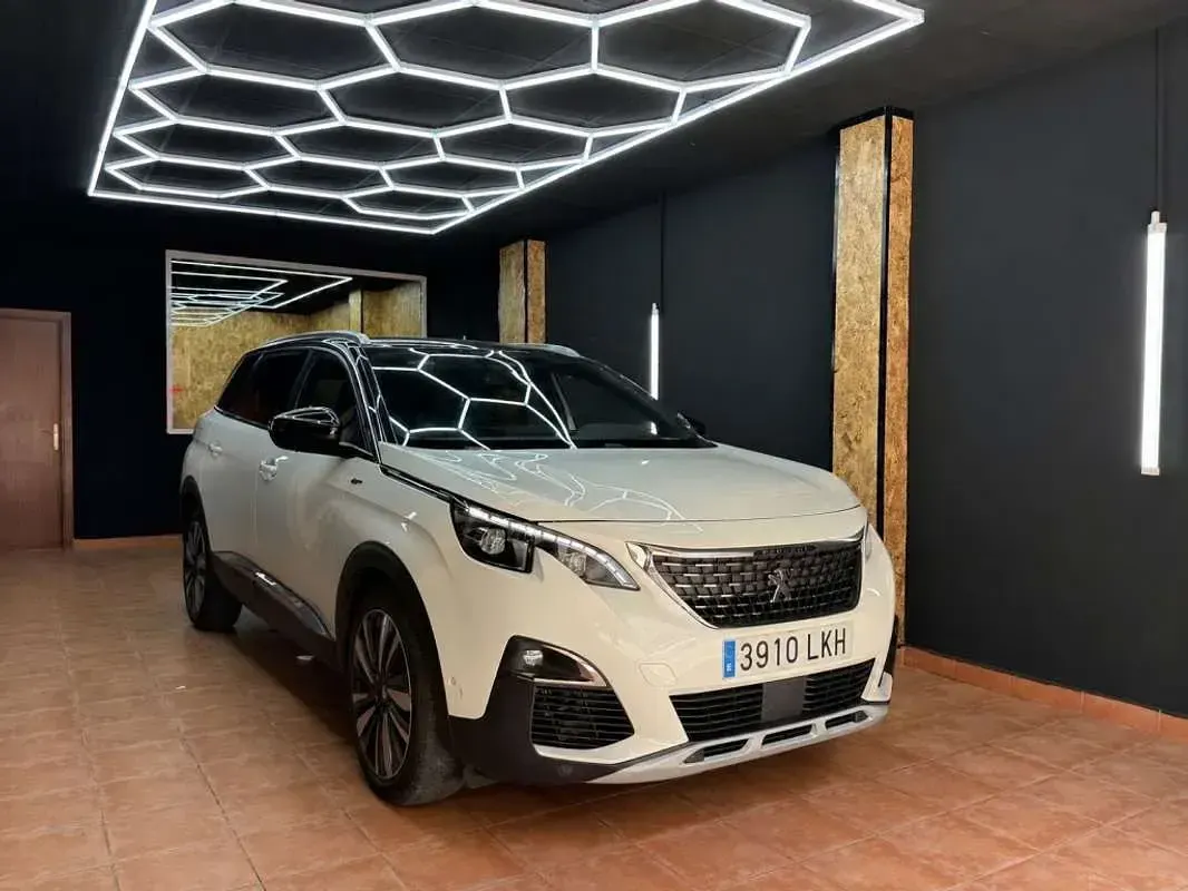 Usado Peugeot 5008 GT 181 CV (133 kW) 2020 Blanco SUV