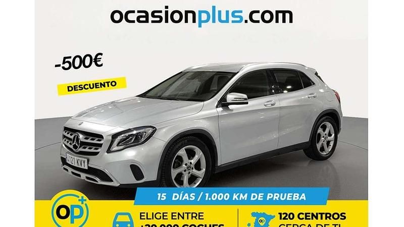 Usado Mercedes GLA180 122 CV (89 kW) 2019 Plateado SUV
