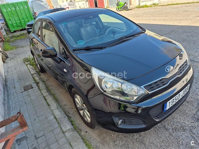 Usado Kia Rio 84 CV (61 kW) 2015 Negro Berlina