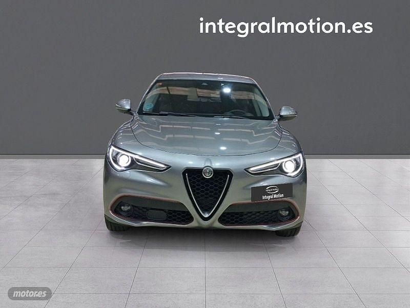 Usado Alfa Romeo Stelvio Super 179 CV (131 kW) 2017 Gris SUV