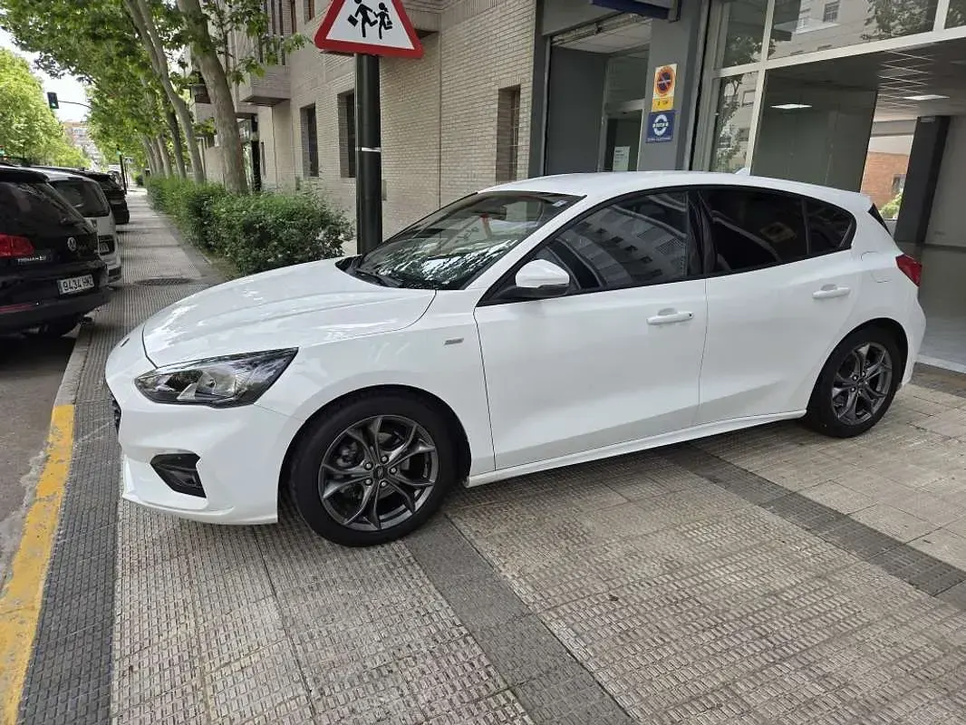 Usado Ford Focus ST-Line 125 CV (91 kW) 2019 Blanco Utilitario